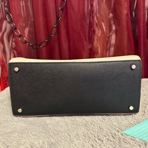 Kate Spade Reiley Laurel Way dome purse. In EUC. Cream and black. - Picture 5 of 8